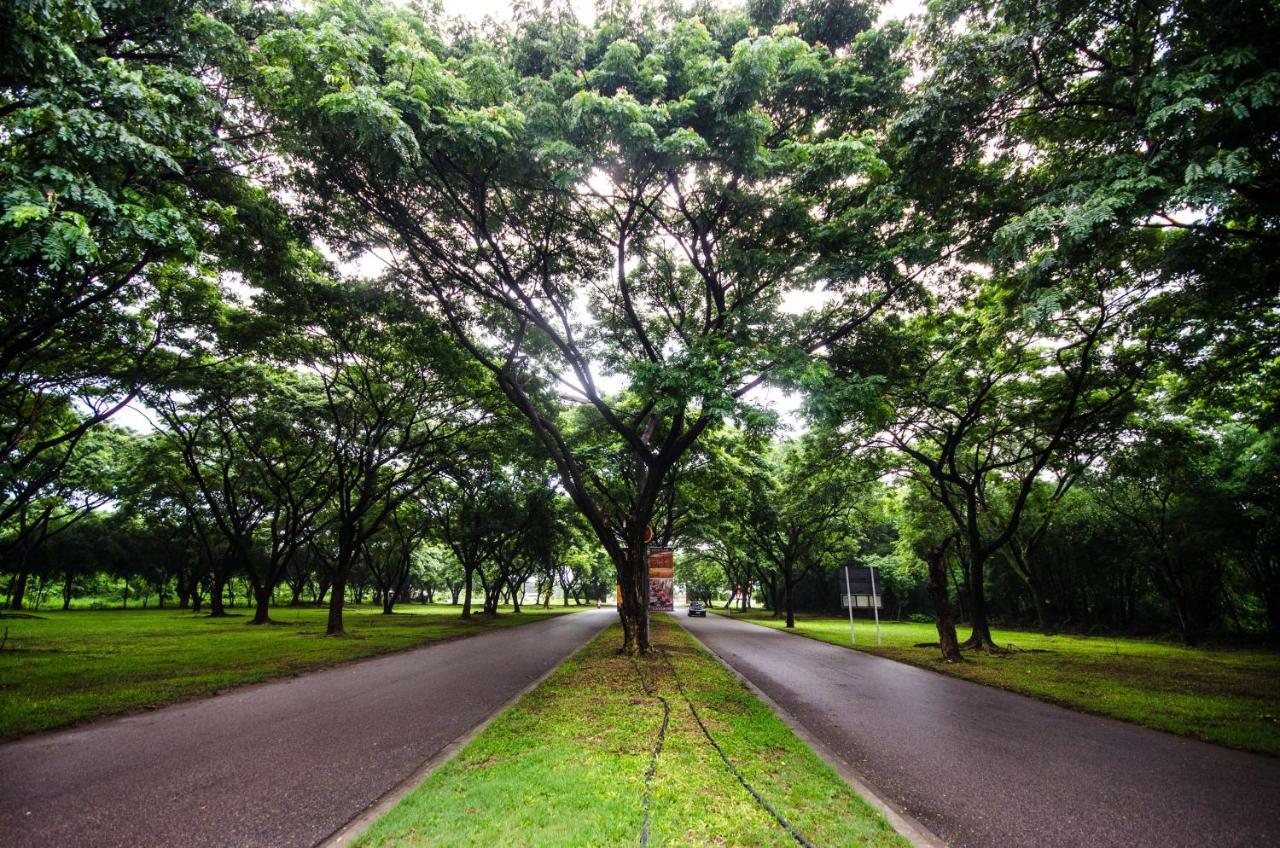 Tawa Ravadee Resort Prachinburi, A Member Of Worldhotels Distinctive Si Maha Phot Екстериор снимка